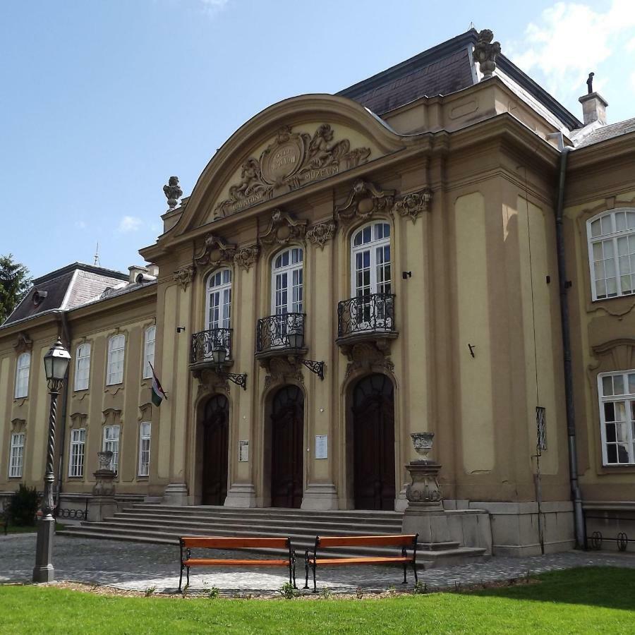 Tulipanvendeghaz Hotel Keszthely Luaran gambar